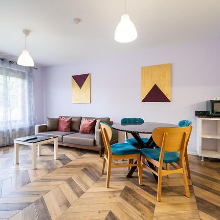 Sunny Apartment In Studentski Grad, Behind Unss Sofia Bagian luar foto