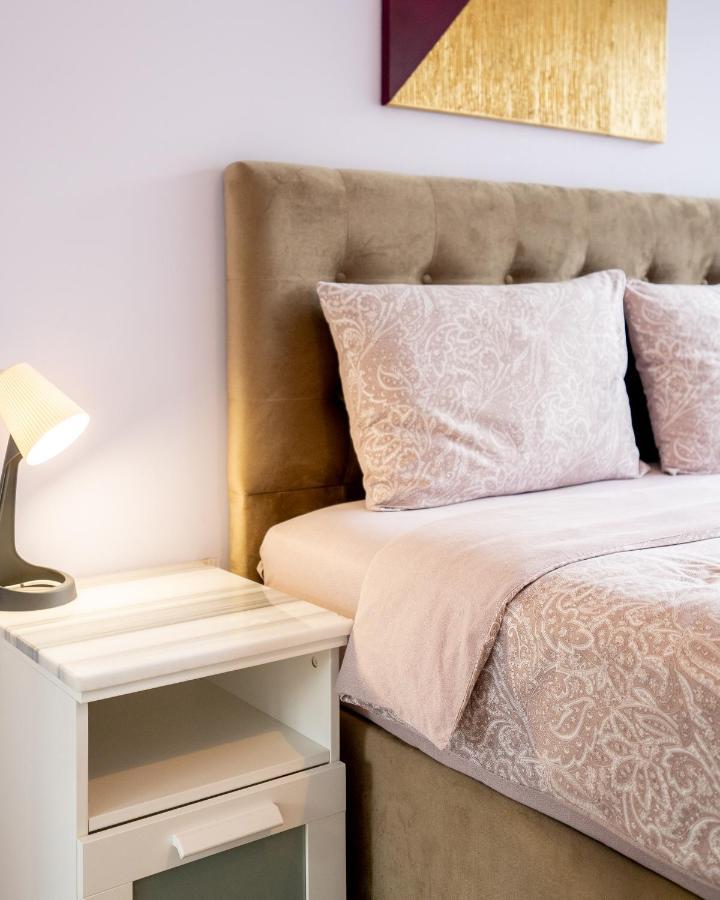 Sunny Apartment In Studentski Grad, Behind Unss Sofia Bagian luar foto