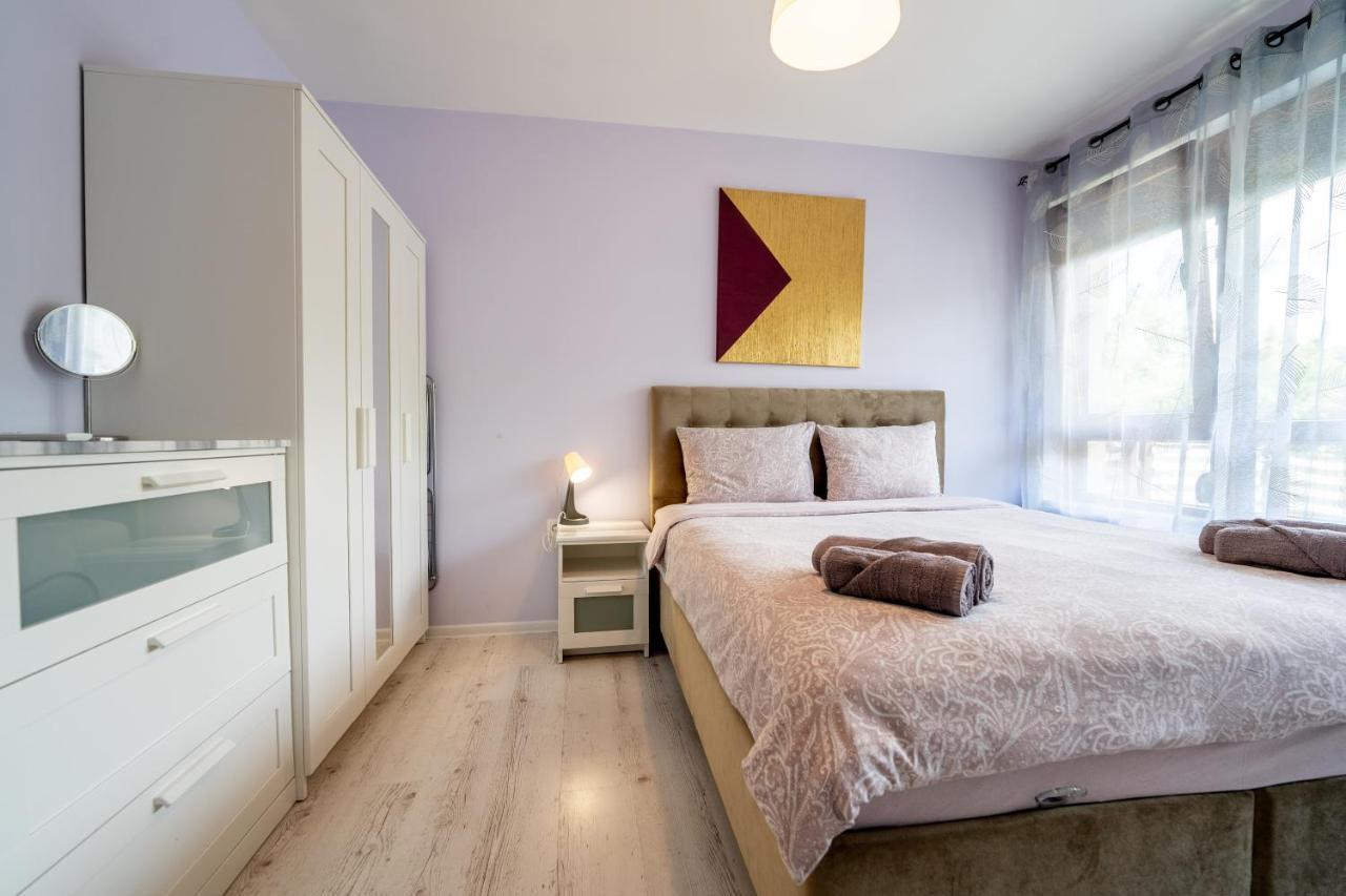 Sunny Apartment In Studentski Grad, Behind Unss Sofia Bagian luar foto