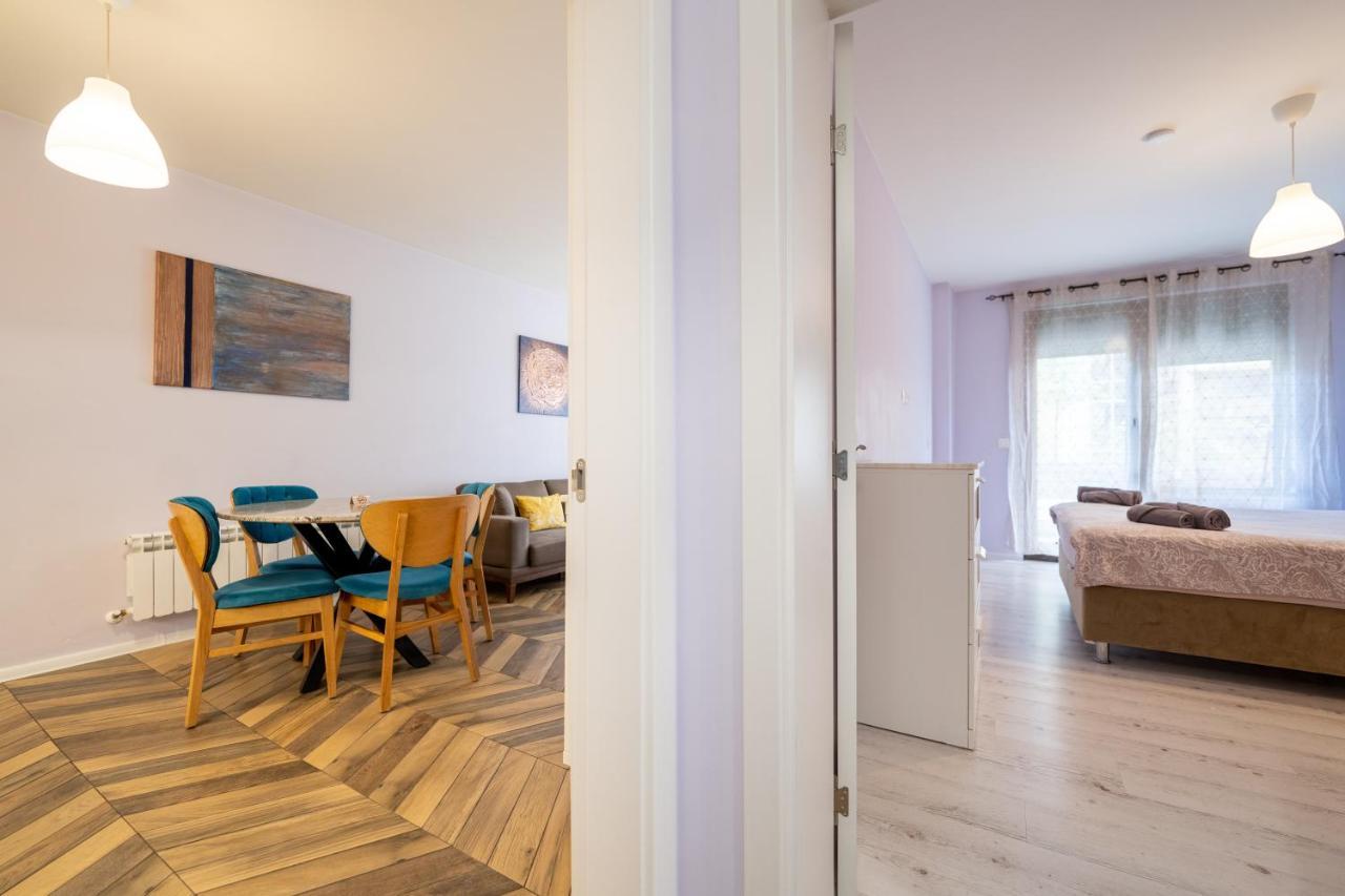 Sunny Apartment In Studentski Grad, Behind Unss Sofia Bagian luar foto
