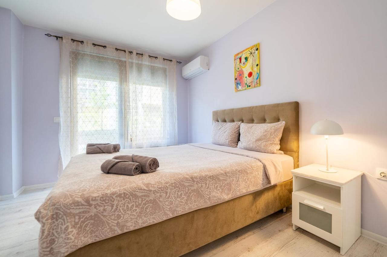 Sunny Apartment In Studentski Grad, Behind Unss Sofia Bagian luar foto