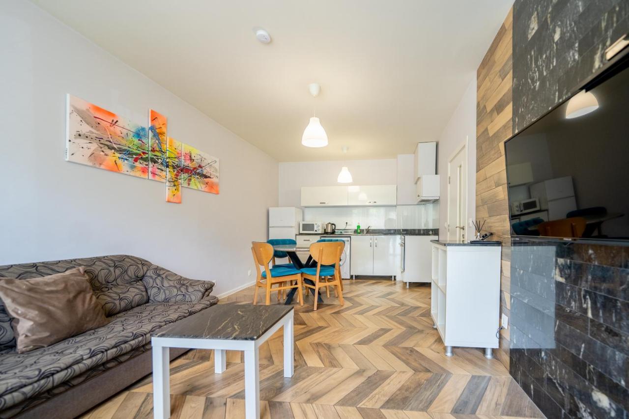 Sunny Apartment In Studentski Grad, Behind Unss Sofia Bagian luar foto