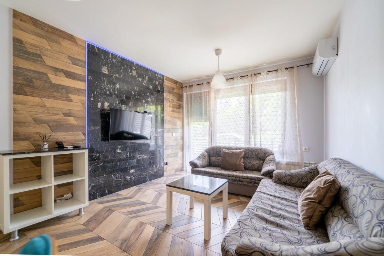 Sunny Apartment In Studentski Grad, Behind Unss Sofia Bagian luar foto
